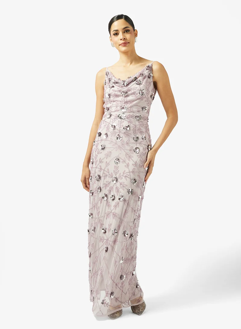 بيوت فستان ماكسي مزين بدون أكمام